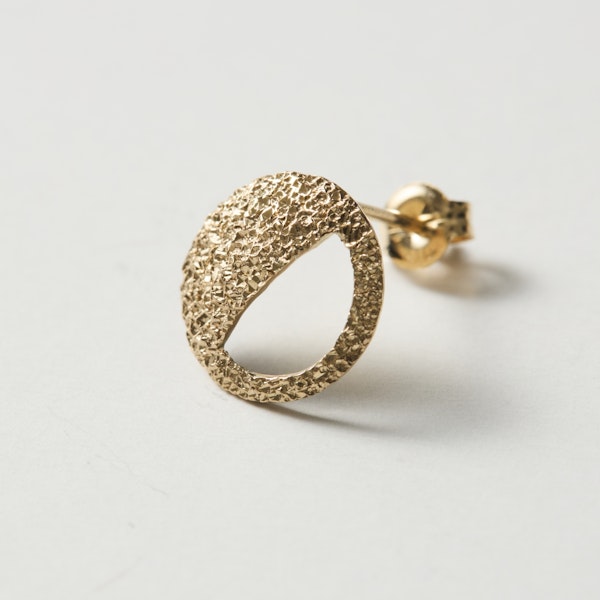 ピアス Ayaka フラワーピアス／ツヤ感のあるシルバー仕上げ／華やか（ピアス